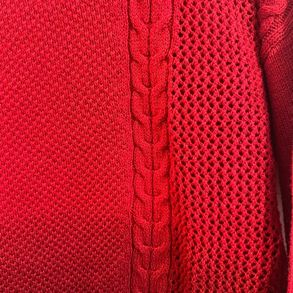 American Eagle red ombré cable knit long sleeve sweater.